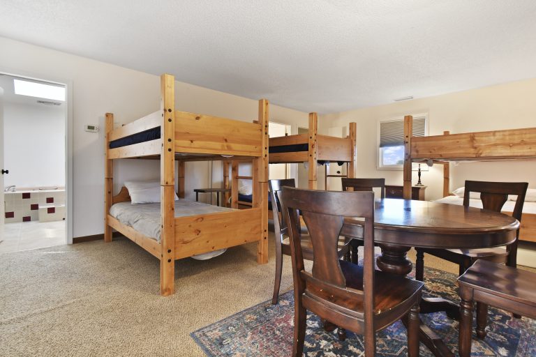241 Elk Bunkroom c